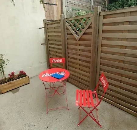 Maisonette En Hypercentre Calme Avec Terrasse * Cholet
